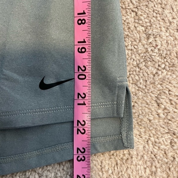 Nike Women’s Gray Thermal Fit Top Size Large NWT - Picture 6 of 10